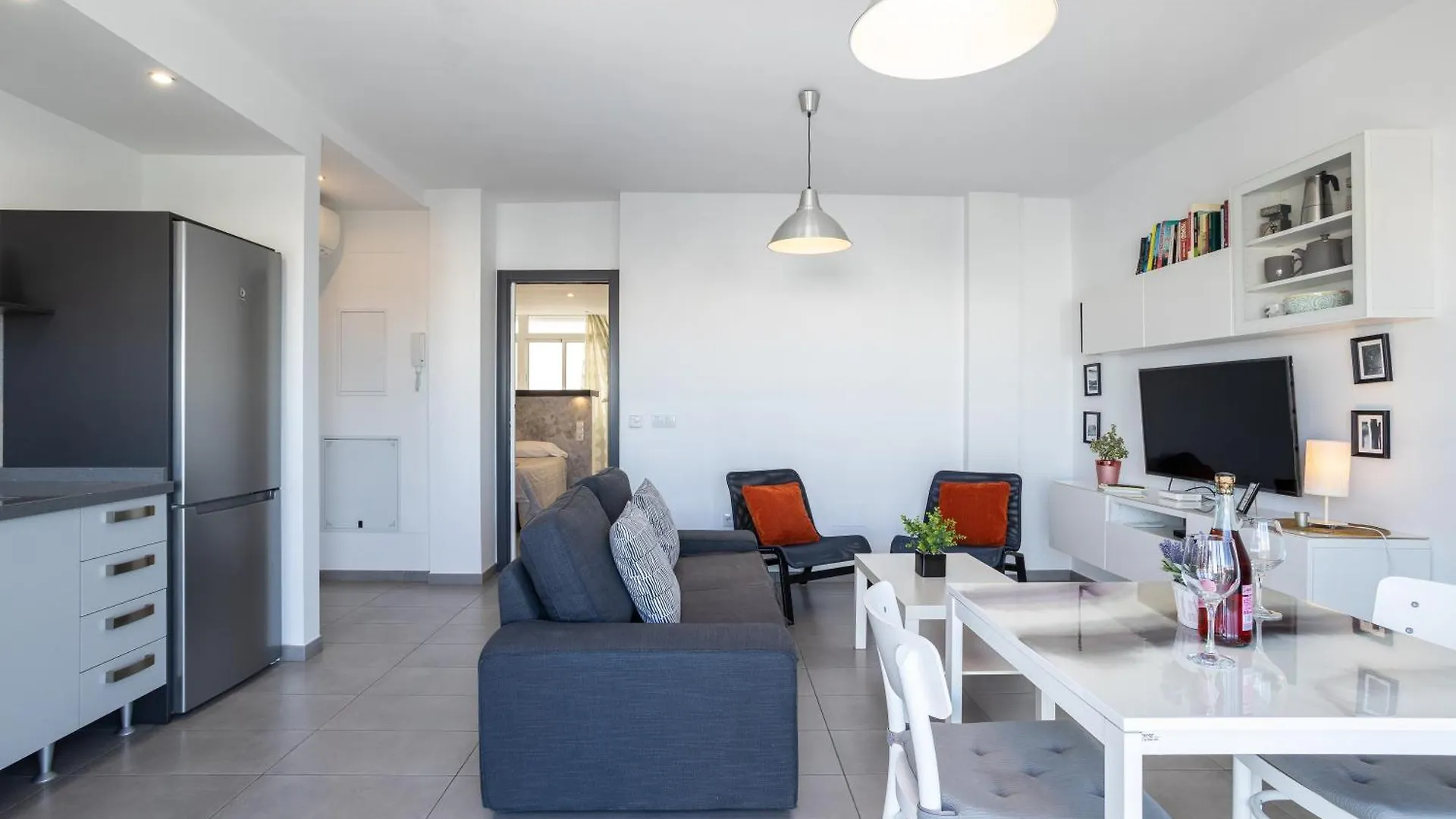 Relaxing Cozy Apartment contacts